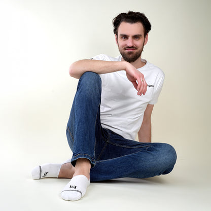 Beqem Füßling-Socken aus ägyptischer Baumwolle – weiß, atmungsaktiv & rutschfest. Unsichtbarer Komfort für den Alltag.