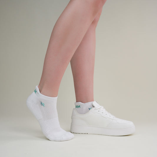 Beqem Sneaker-Socken aus ägyptischer Baumwolle – weiß, atmungsaktiv & ultraweich. Perfekter Halt & langlebige Premium-Qualität.