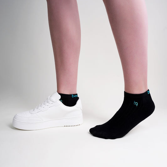Beqem Sneaker-Socken in Schwarz aus ägyptischer Baumwolle – ultraweich, atmungsaktiv & langlebig. Perfekte Passform für Damen.